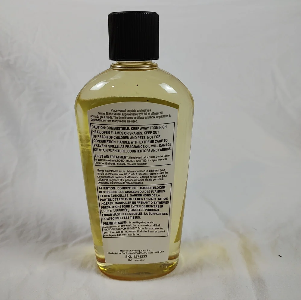 Pier 1 Imports Matcha Green Tea Reed Diffuser Oil 16fl oz w/ Reeds